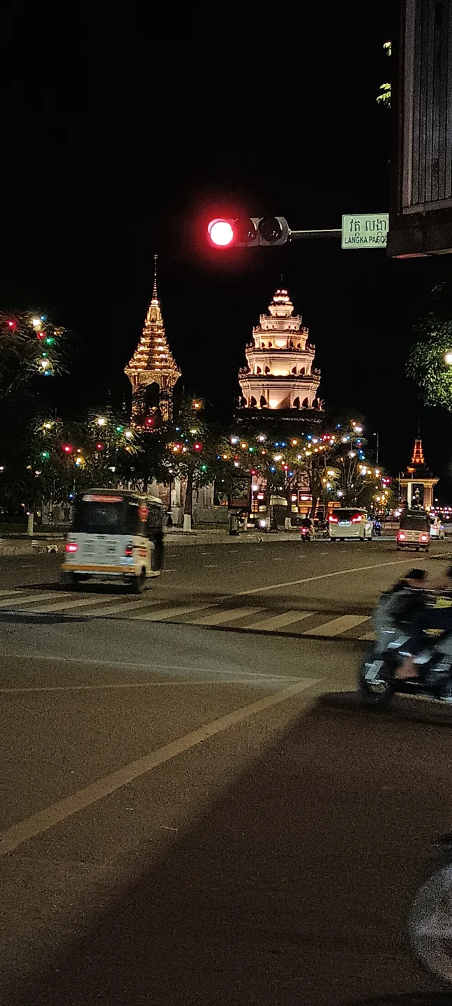 Independence Monument illuminated at night